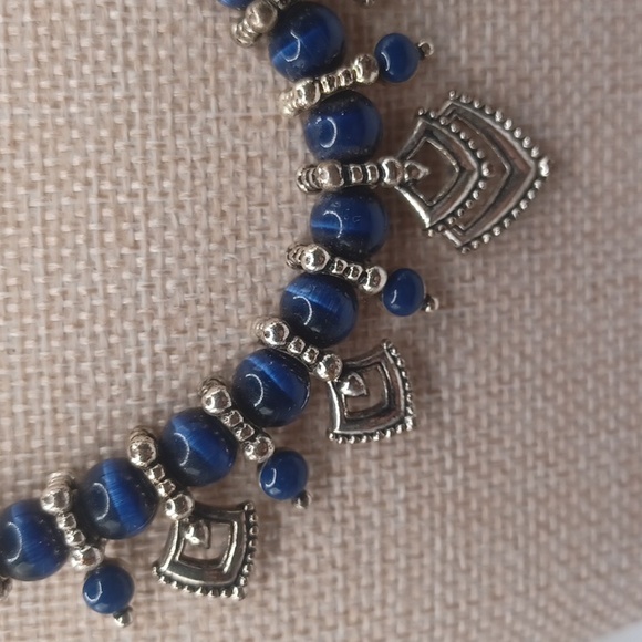 Avon Blue Catseye and Silvertone Necklace - Picture 4 of 6